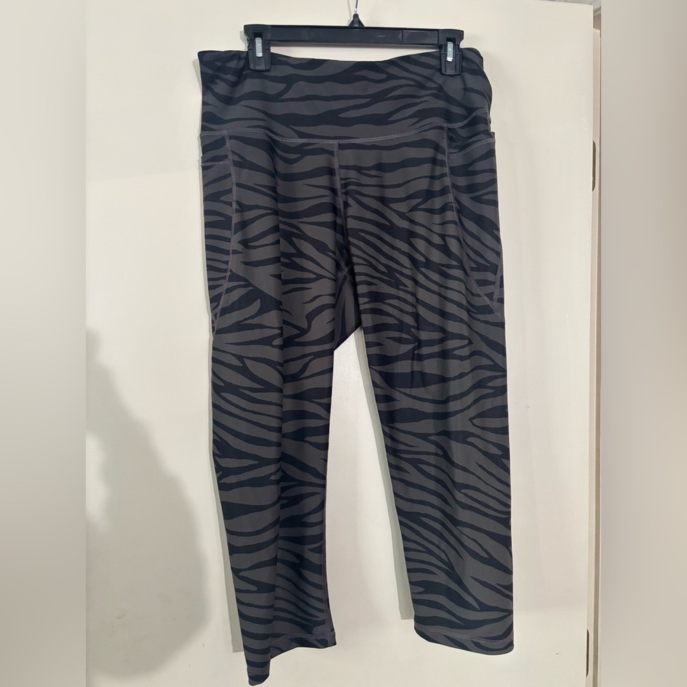 Old navy active elevate Zebra Print Leggings

#J